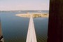 Oppe i en pylon, Farøbroen, Danmark, juli 1999.