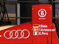 Den danske racerkører Tom Kristensens navnetræk findes på bilen